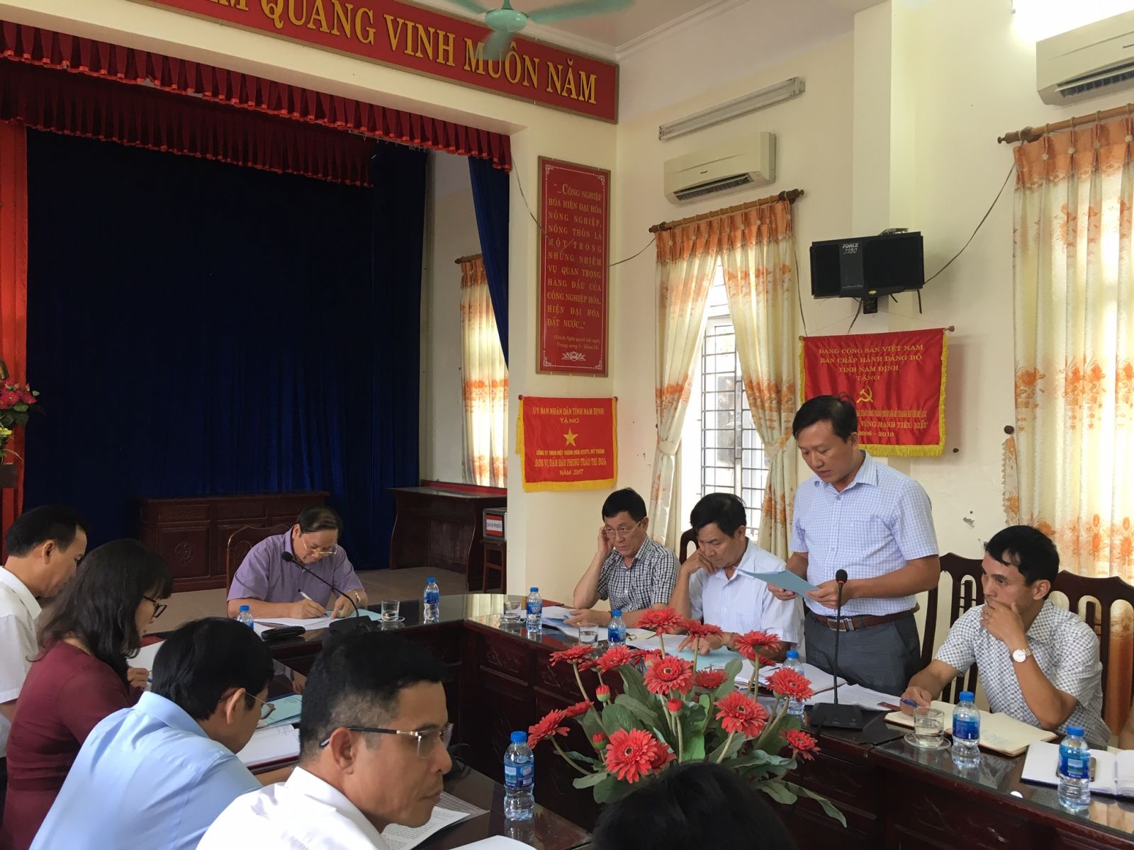 Đồng chí : Trần Ngọc Sơn – Phó bí thư Đảng bộ, Phó giám đốc Công ty báo cáo kết quả lãnh đạo, chỉ đạo thực hiện Nghị định số 60/2013/NĐ-CP ngày 19/6/2013 của chính phủ đối với Đảng bộ Công ty TNHH một thành viên KTCT thủy lợi Mỹ Thành